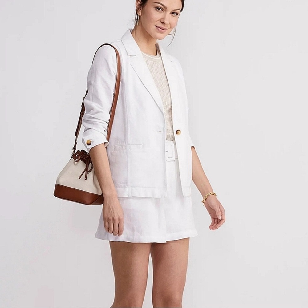 Vineyard Vines Lightweight White Blazer. Excellent Condition. Size 4.